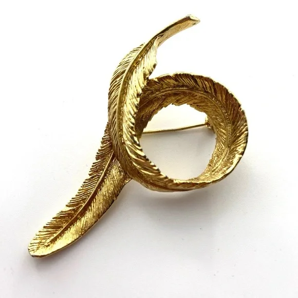 Elegant Gold tone Swirl Feather Brooch Pin lapel - Picture 2 of 11